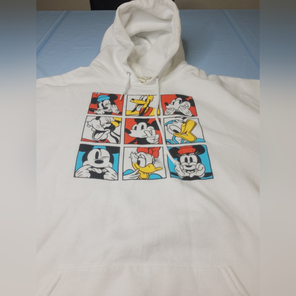 Disney Mickey & Friends Women’s XXL Hooded Long Sleeve Fleece Sweatshirt White